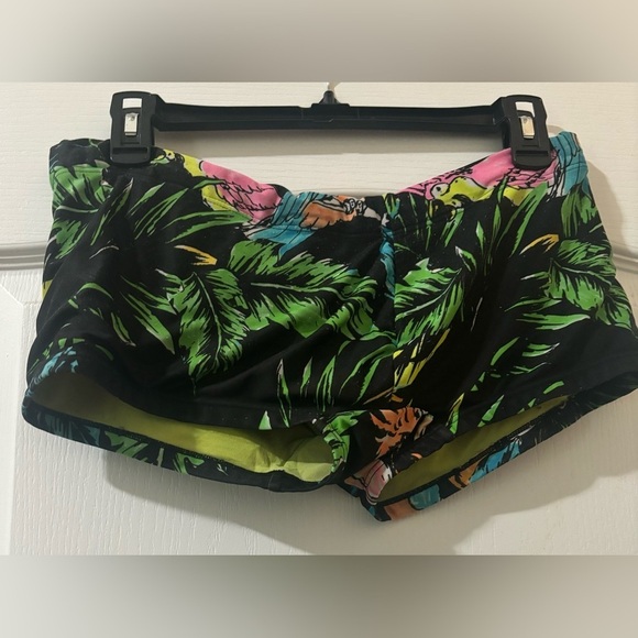 AUTHENTIC DIESEL Tropical Print Men’s Swim Short Size Small - Picture 1 of 3